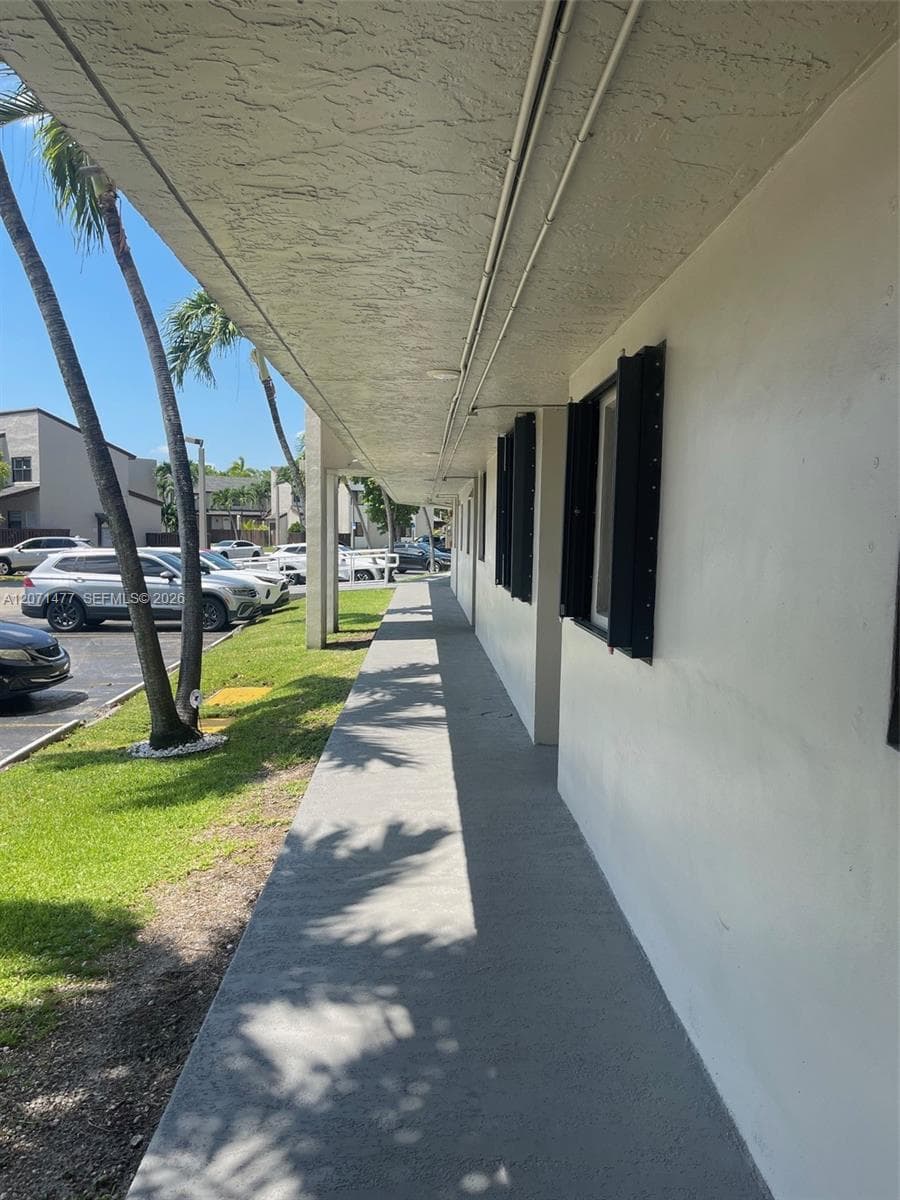 10290 NW 9th St Cir # 113, Miami, FL 33172 — zdjęcie 4