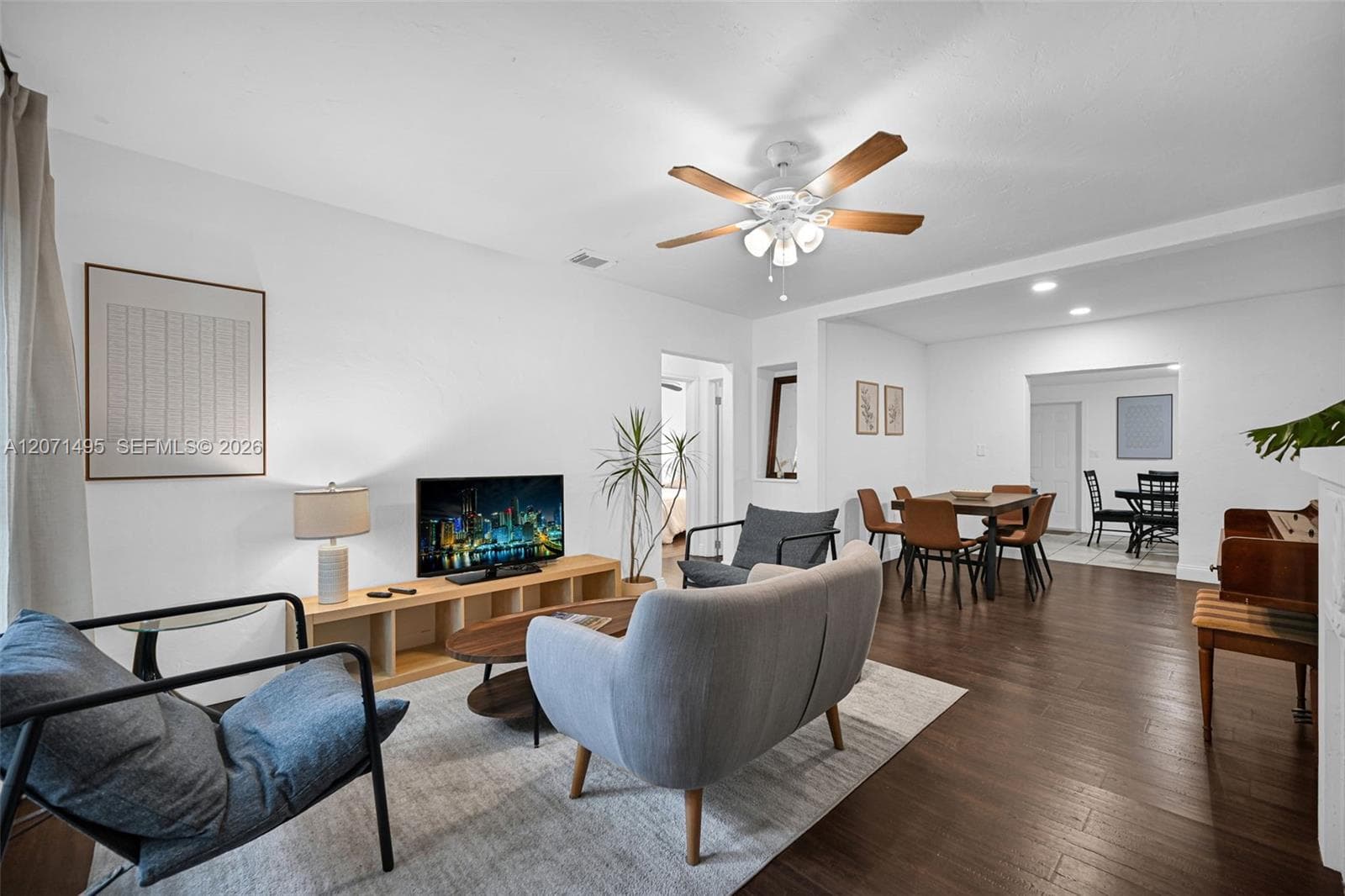 370 NE 87th St, El Portal, FL 33138 — zdjęcie 2