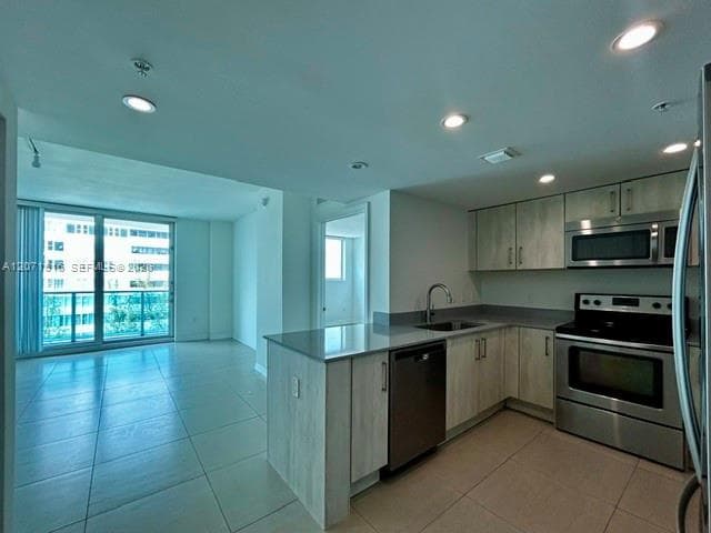 7525 E Treasure Dr # 505, North Bay Village, FL 33141 — zdjęcie 3