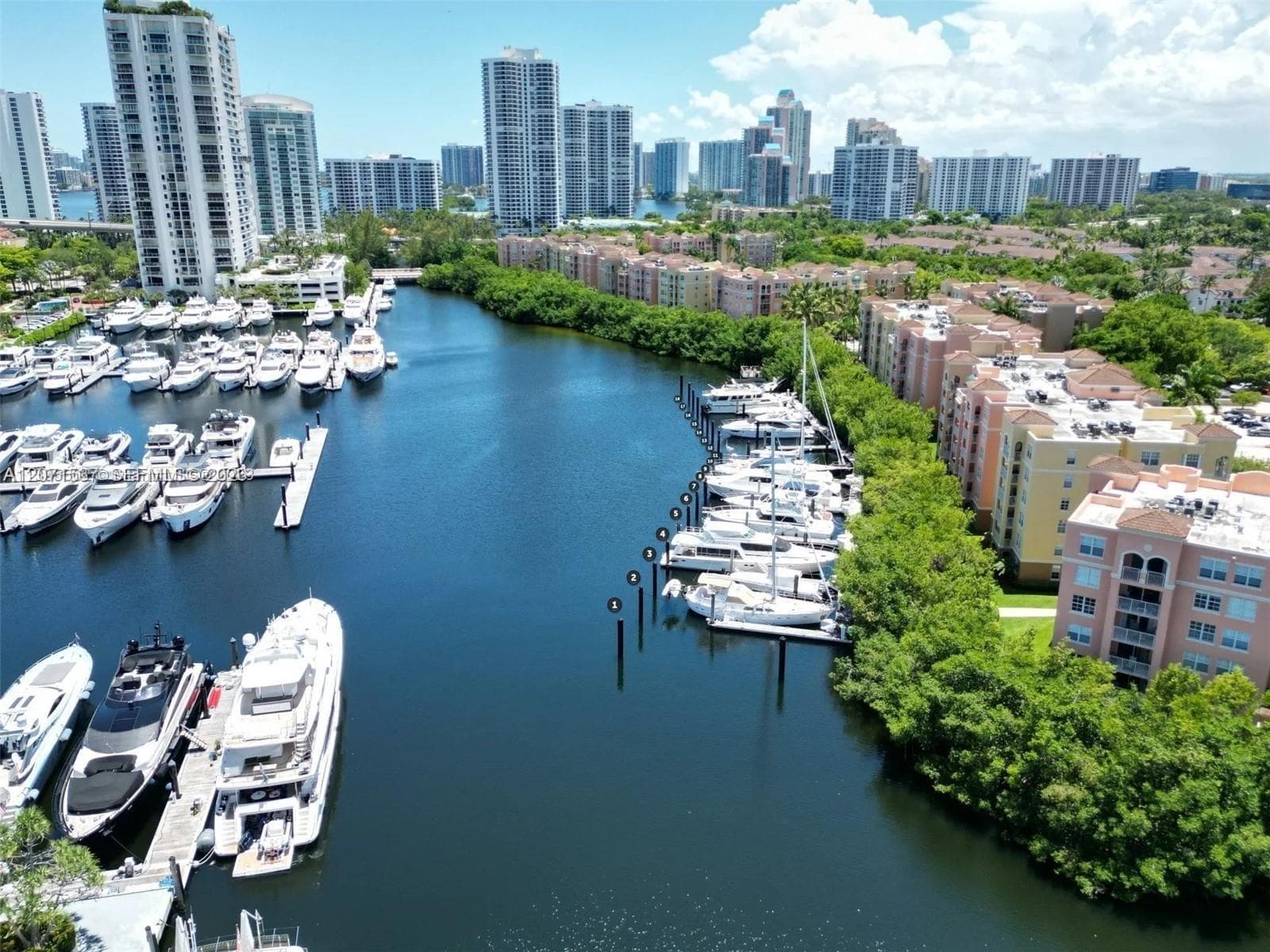 19777 E Country Club Dr, Aventura, FL 33180 — zdjęcie 2