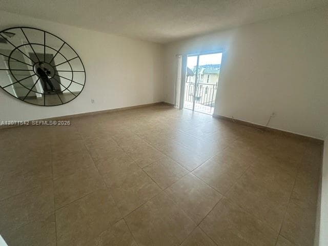 6780 W 2nd Ct # 312, Hialeah, FL 33012 — zdjęcie 2