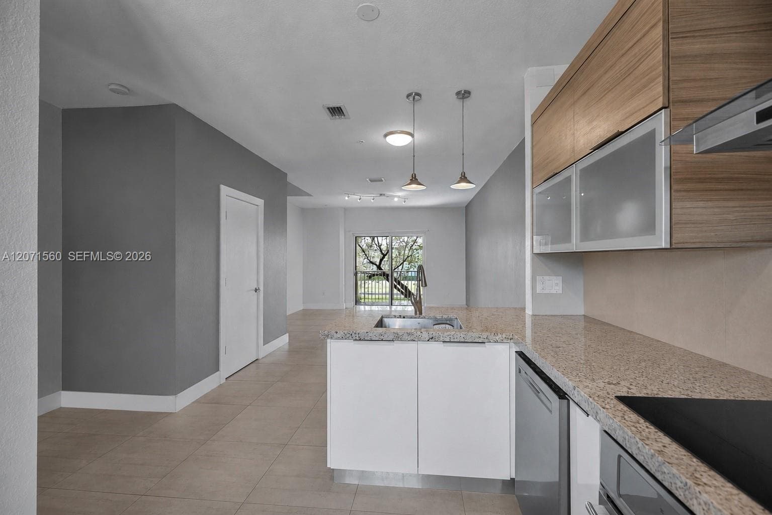 5670 NW 116th Ave # 222, Doral, FL 33178 — zdjęcie 3