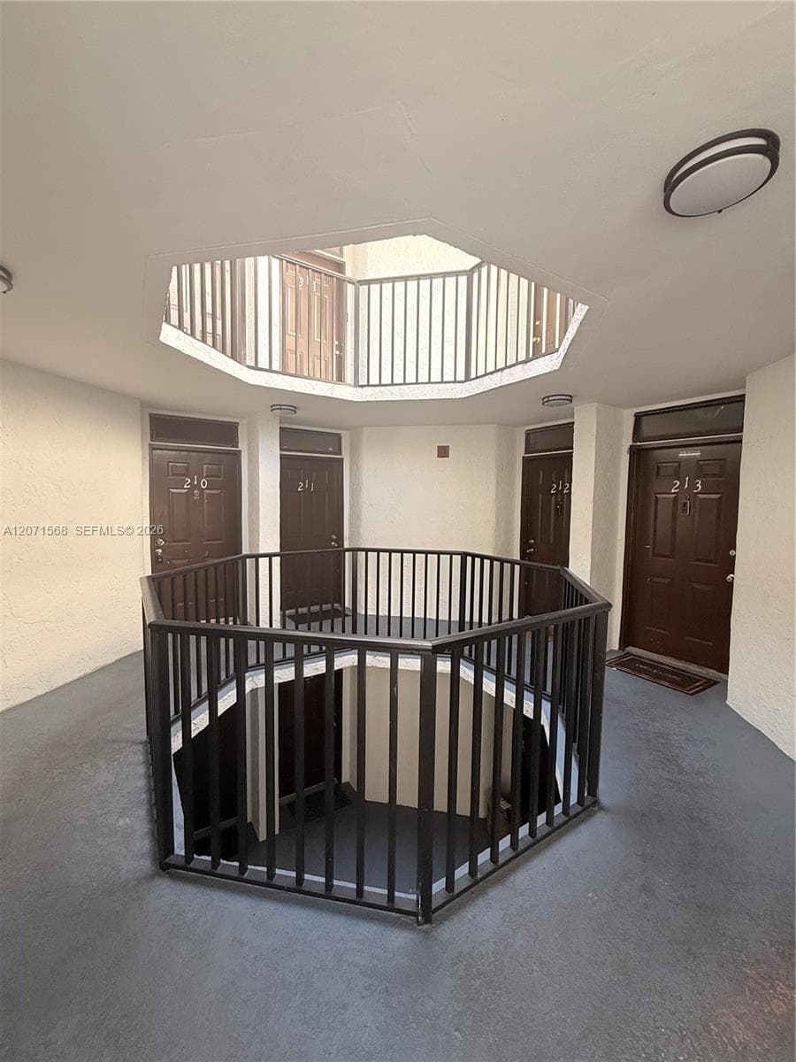 210 Lake Pointe Dr # 210, Oakland Park, FL 33309 — zdjęcie 2