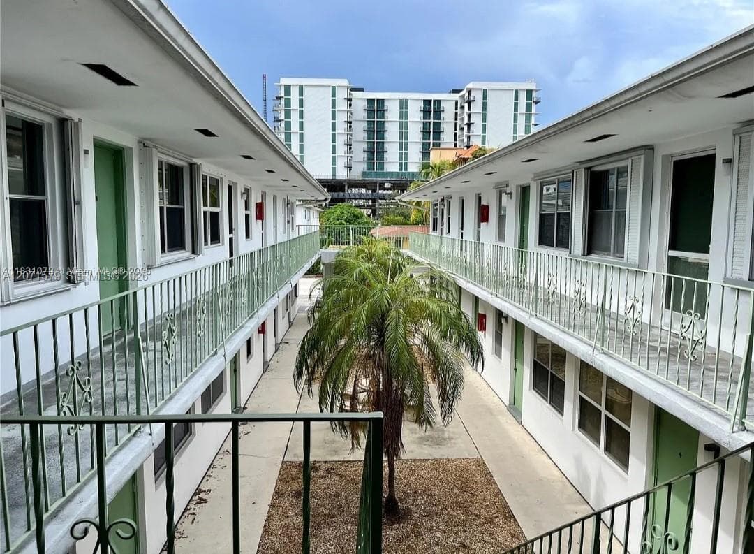 1824 Monroe St # 8, Hollywood, FL 33020