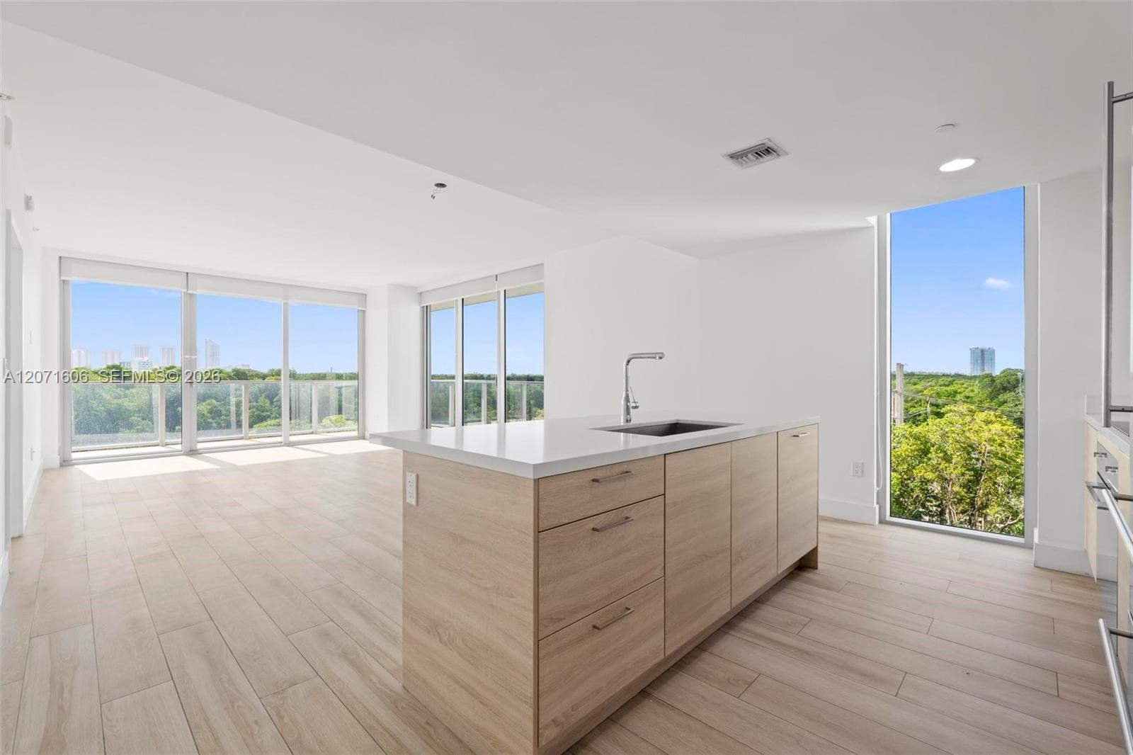16385 Biscayne Blvd # 521, North Miami Beach, FL 33160 — zdjęcie 5
