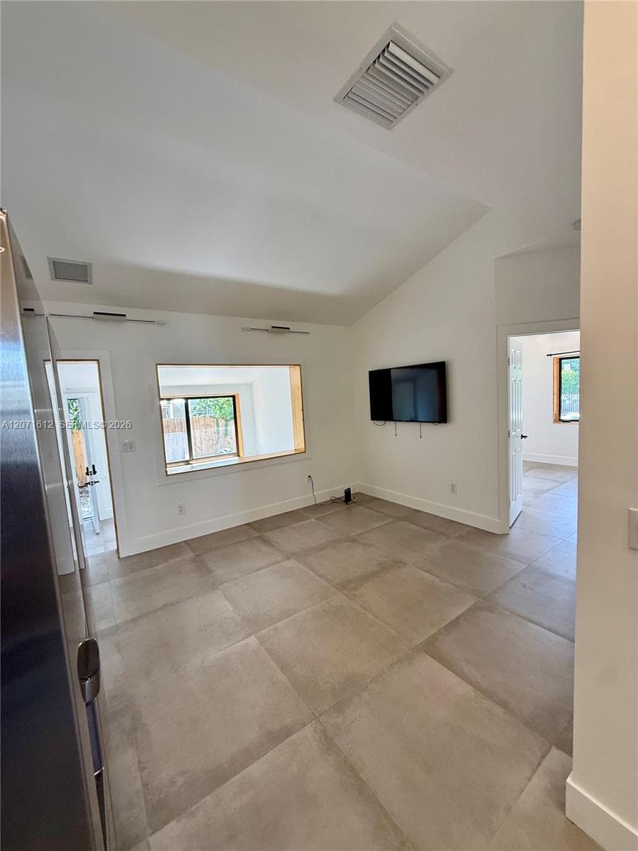 3 NE 70TH ST # 1, Miami, FL 33138 — zdjęcie 4