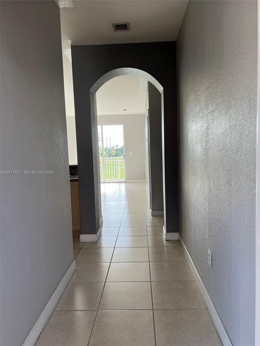 17630 NW 73rd Ave # 203-4, Hialeah, FL 33015 — zdjęcie 2