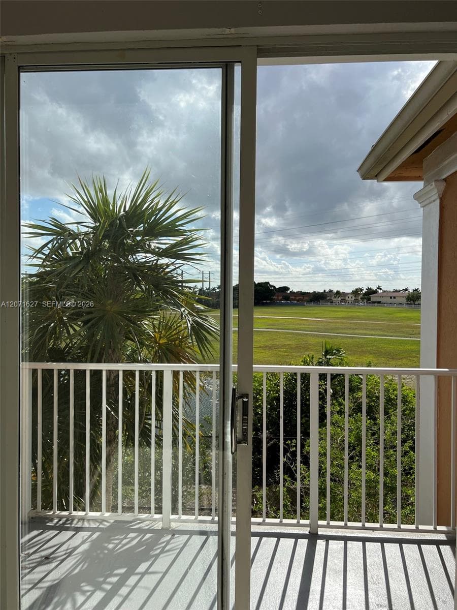 17630 NW 73rd Ave # 203-4, Hialeah, FL 33015 — zdjęcie 4
