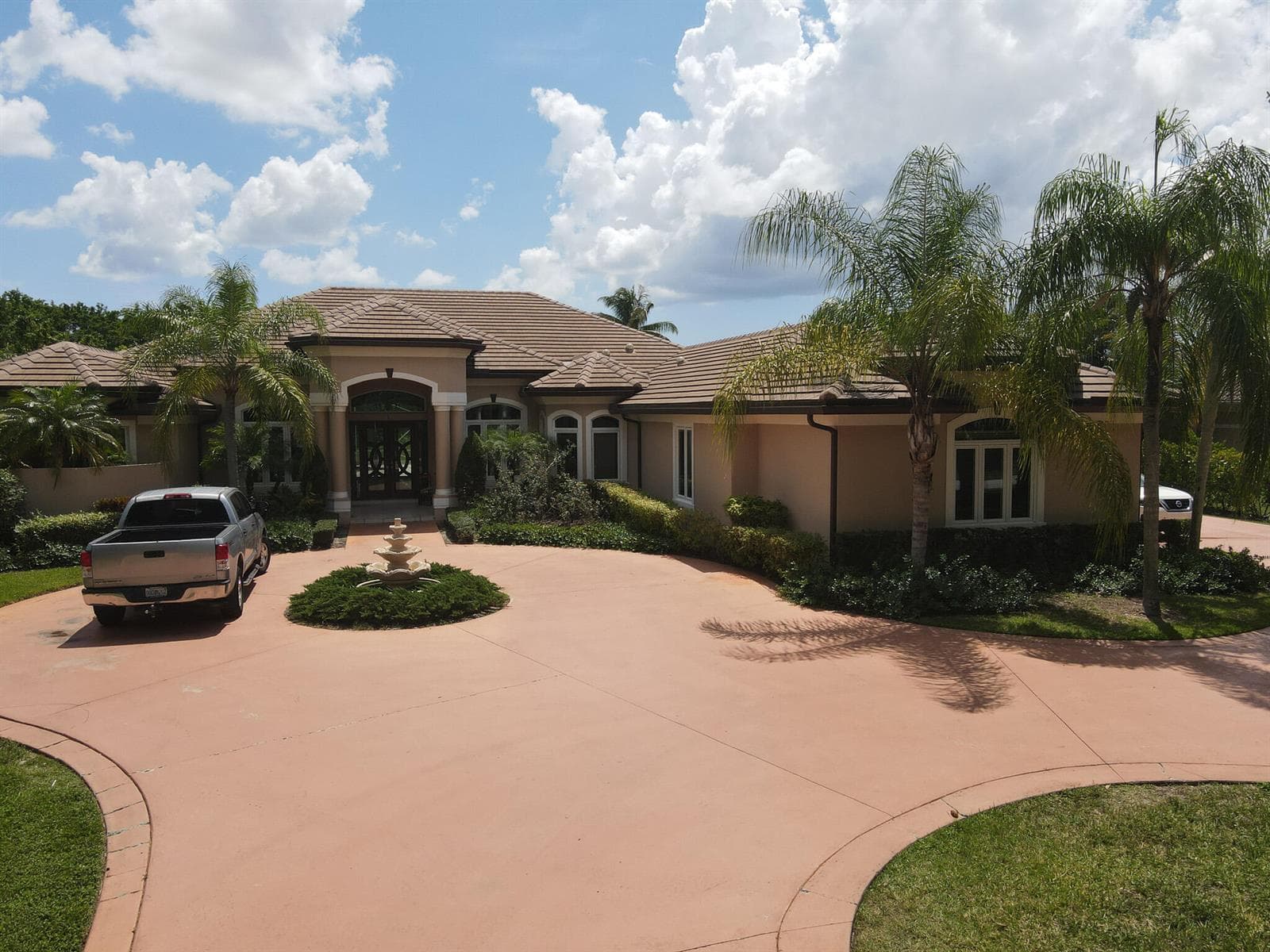 8480 MAN O WAR Road, Palm Beach Gardens, FL 33418