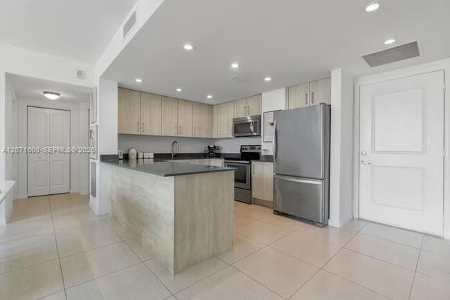 7525 E Treasure Dr # 410, North Bay Village, FL 33141 — zdjęcie 2