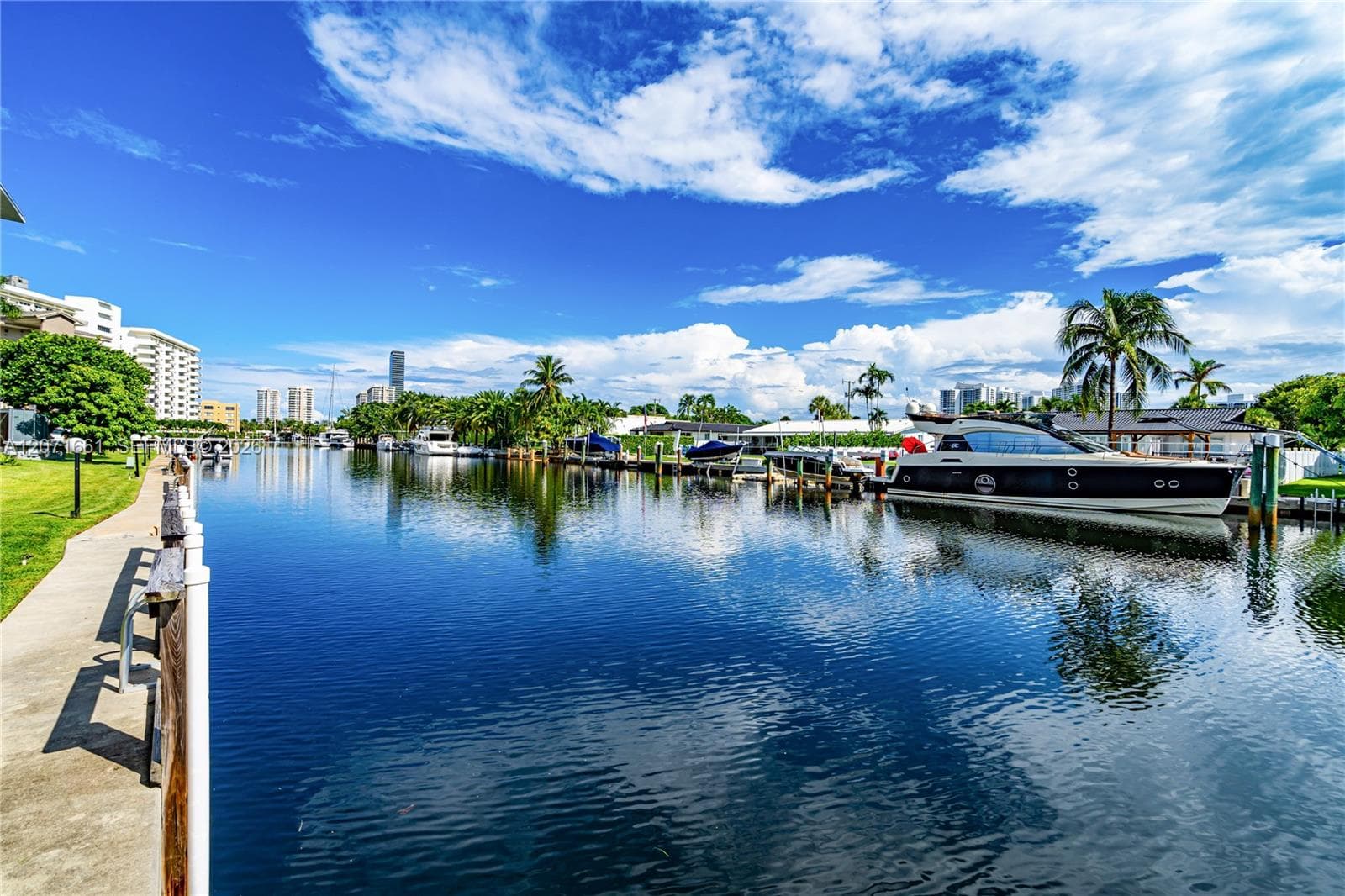 455 Paradisee Isle Blvd # 106, Hallandale Beach, FL 33009
