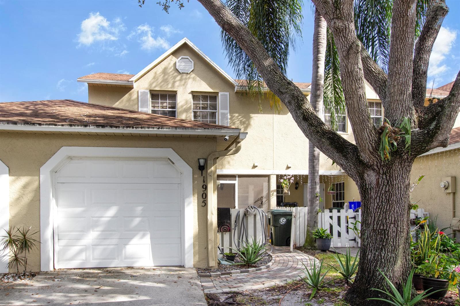 1905 MAPLEWOOD Drive, FL 33415