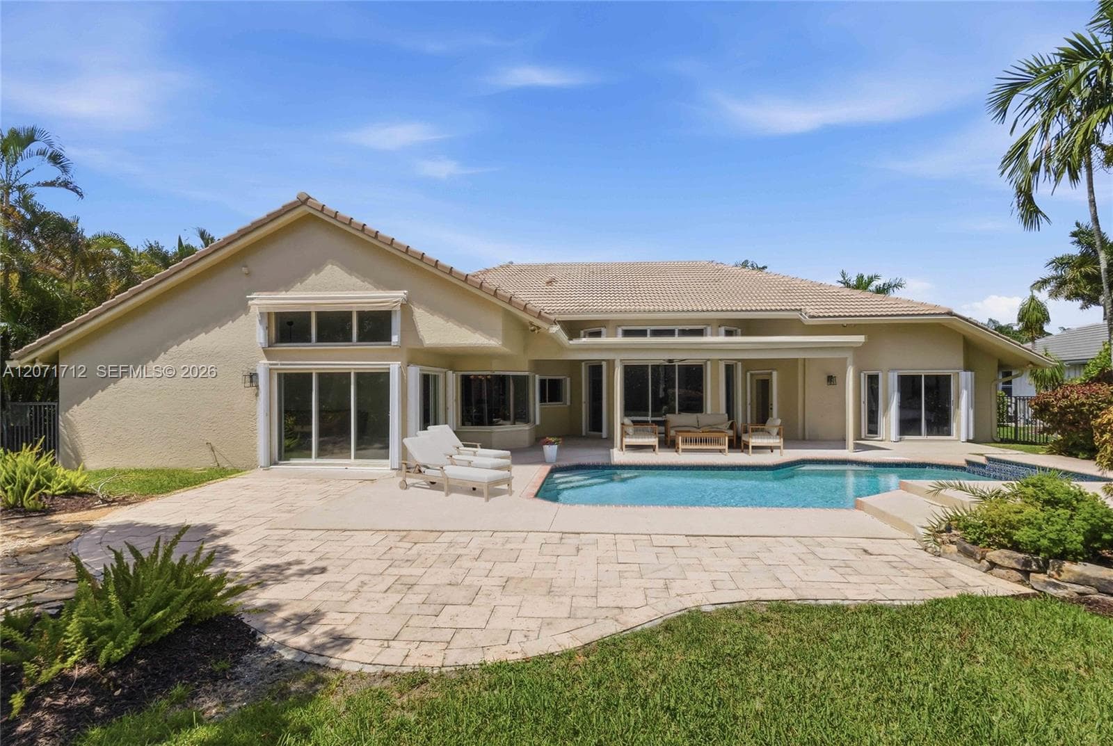 360 NE Coconut Cir, Weston, FL 33326 — zdjęcie 3