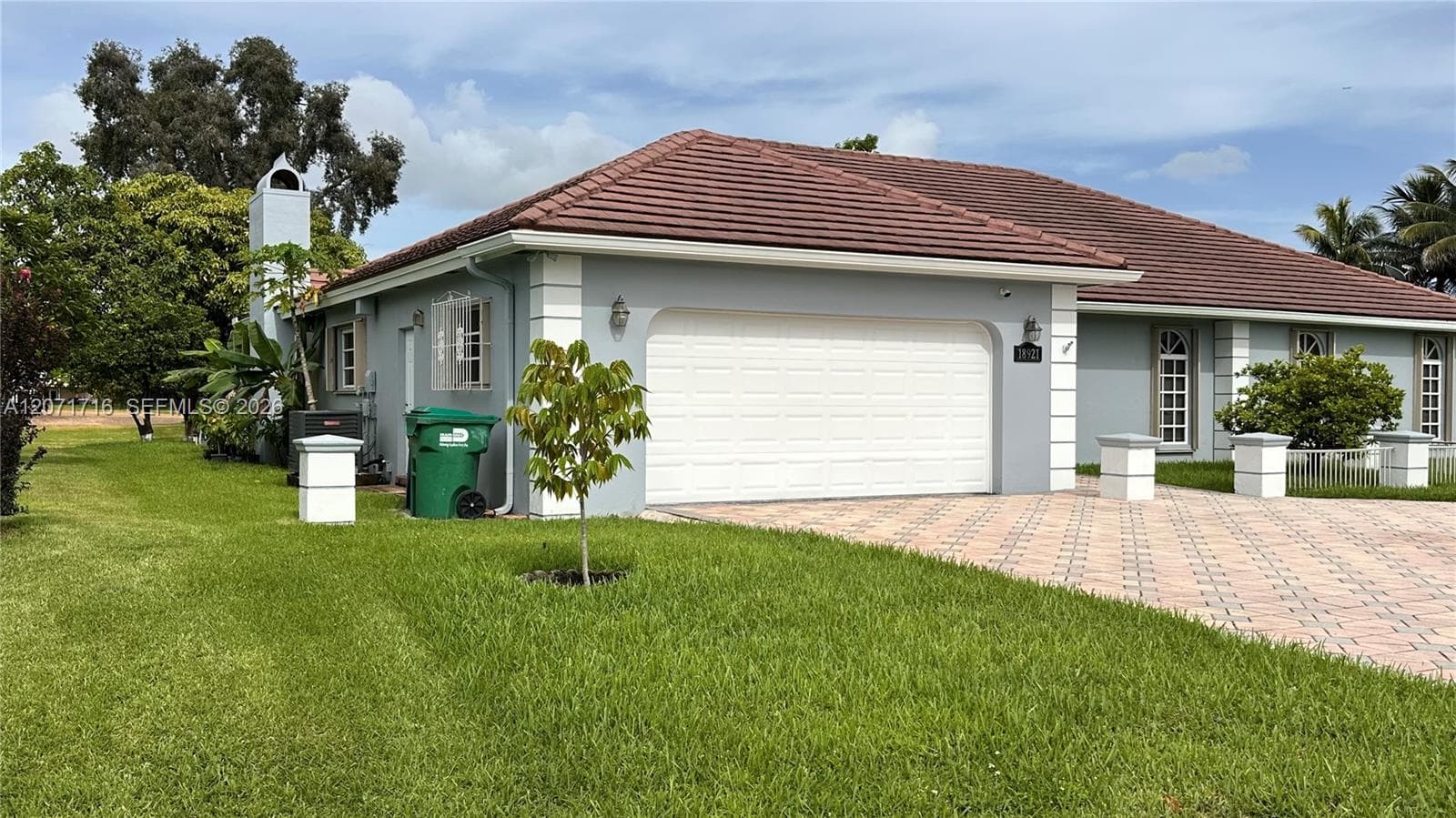 18921 W Oakmont Dr, Hialeah, FL 33015 — zdjęcie 2