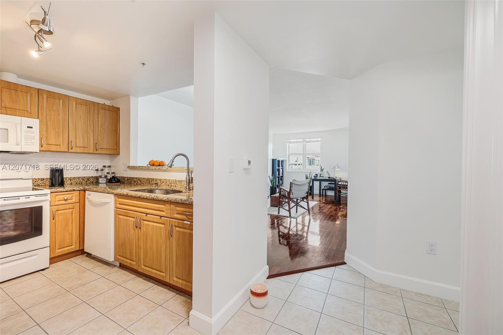 50 Menores Ave # 820, Coral Gables, FL 33134 — zdjęcie 2
