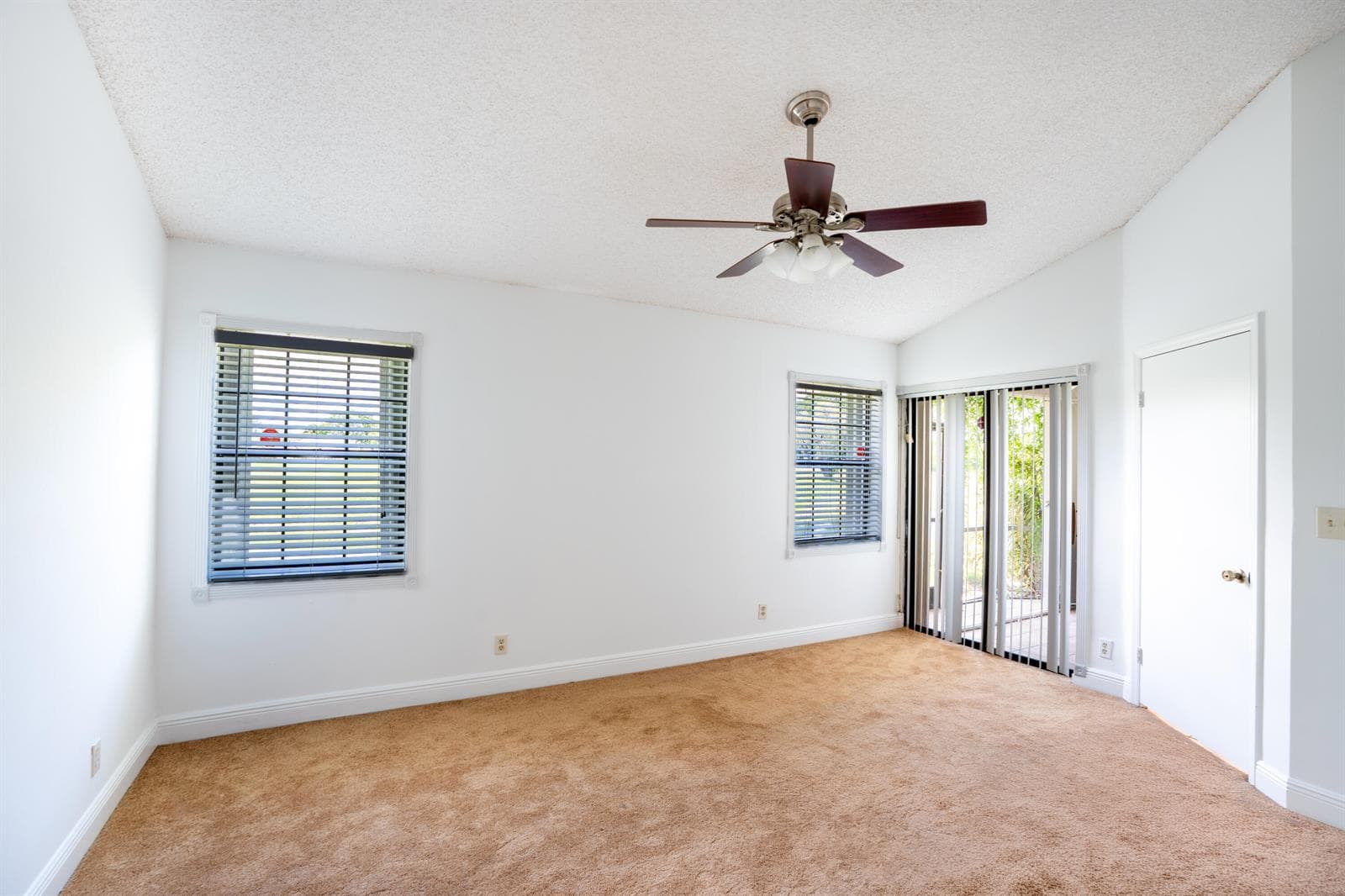 8429 NW 78TH Court, Tamarac, FL 33321 — zdjęcie 5