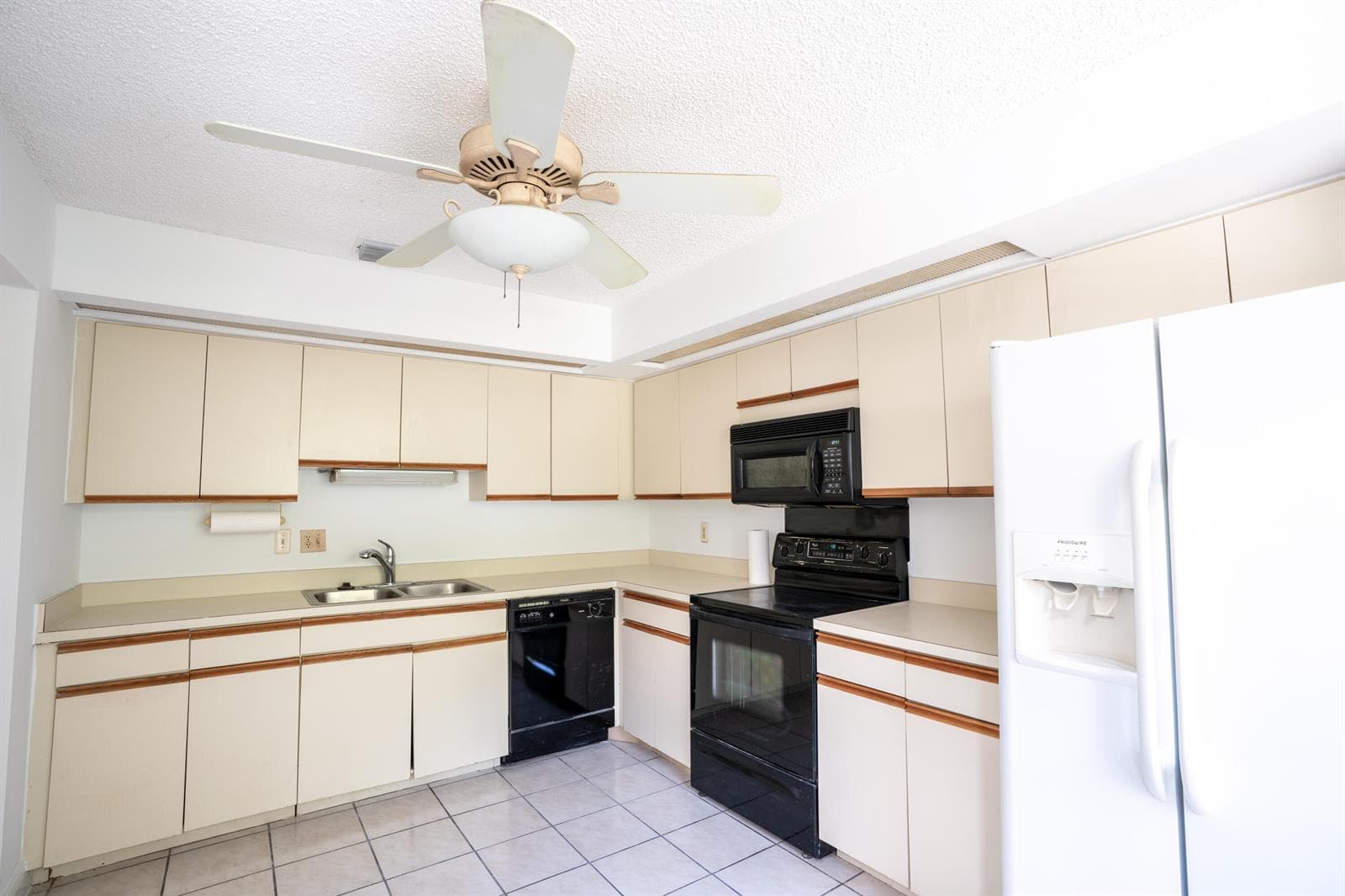 8429 NW 78TH Court, Tamarac, FL 33321 — zdjęcie 4
