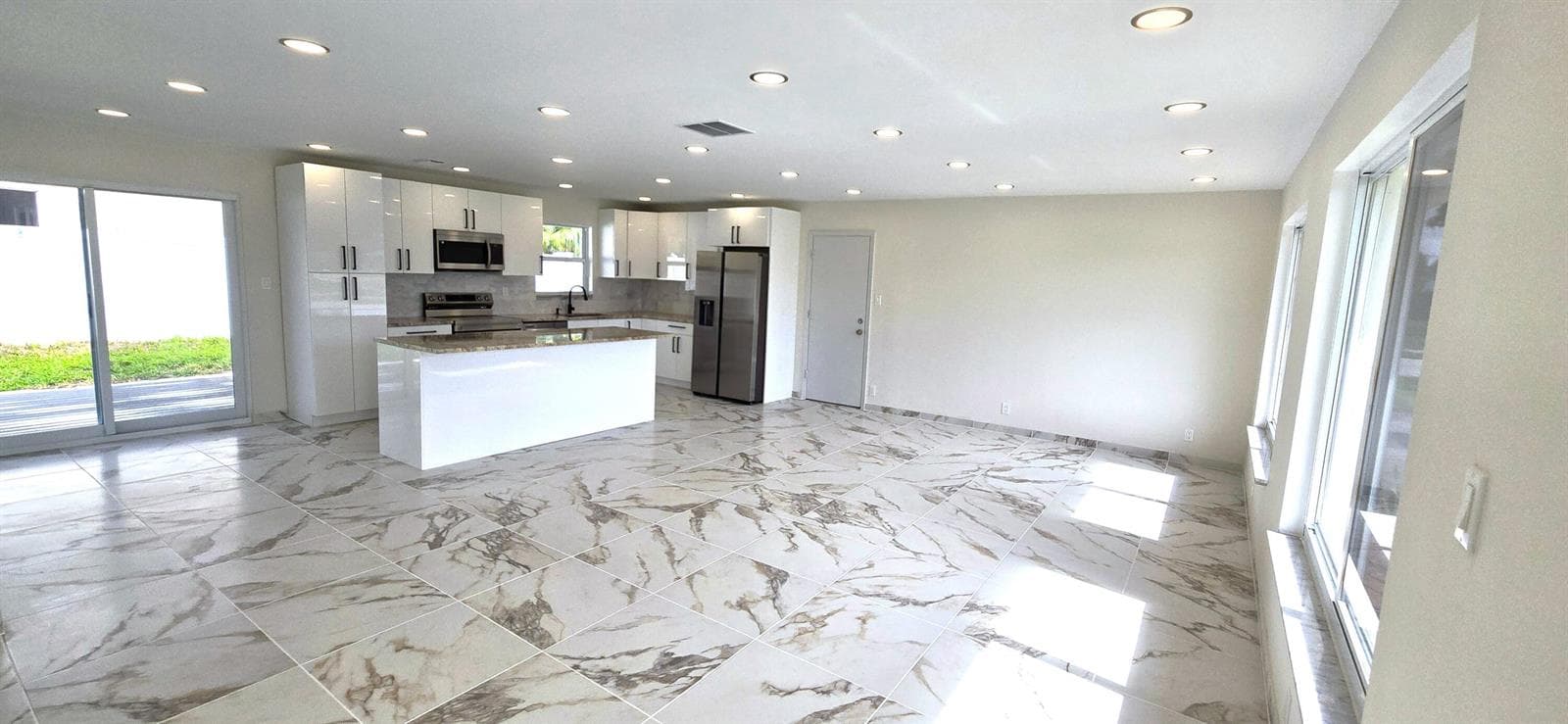 303 SW 33RD Terrace, Deerfield Beach, FL 33442 — zdjęcie 2