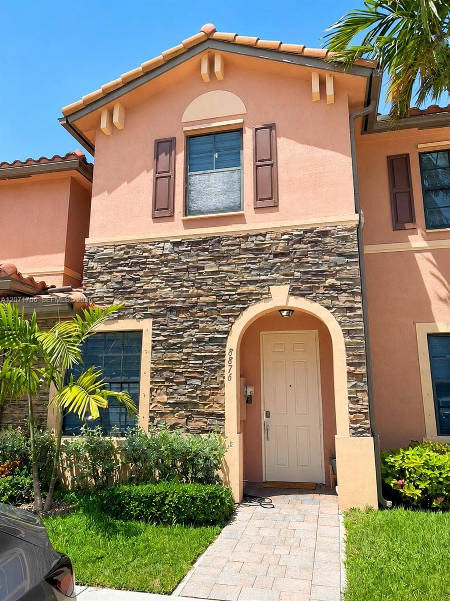 8876 W 35th Way, Hialeah, FL 33018