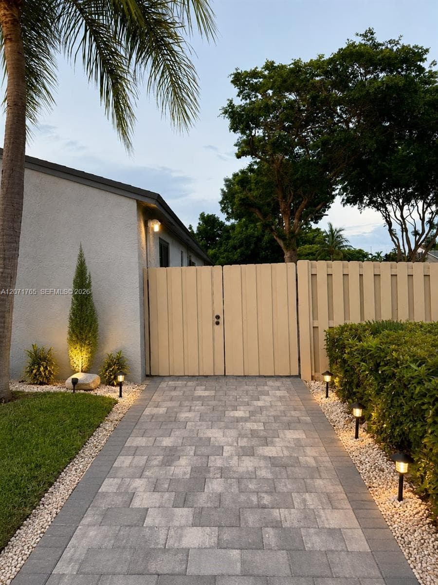 8601 NW 192nd Ter, Hialeah, FL 33015 — zdjęcie 4