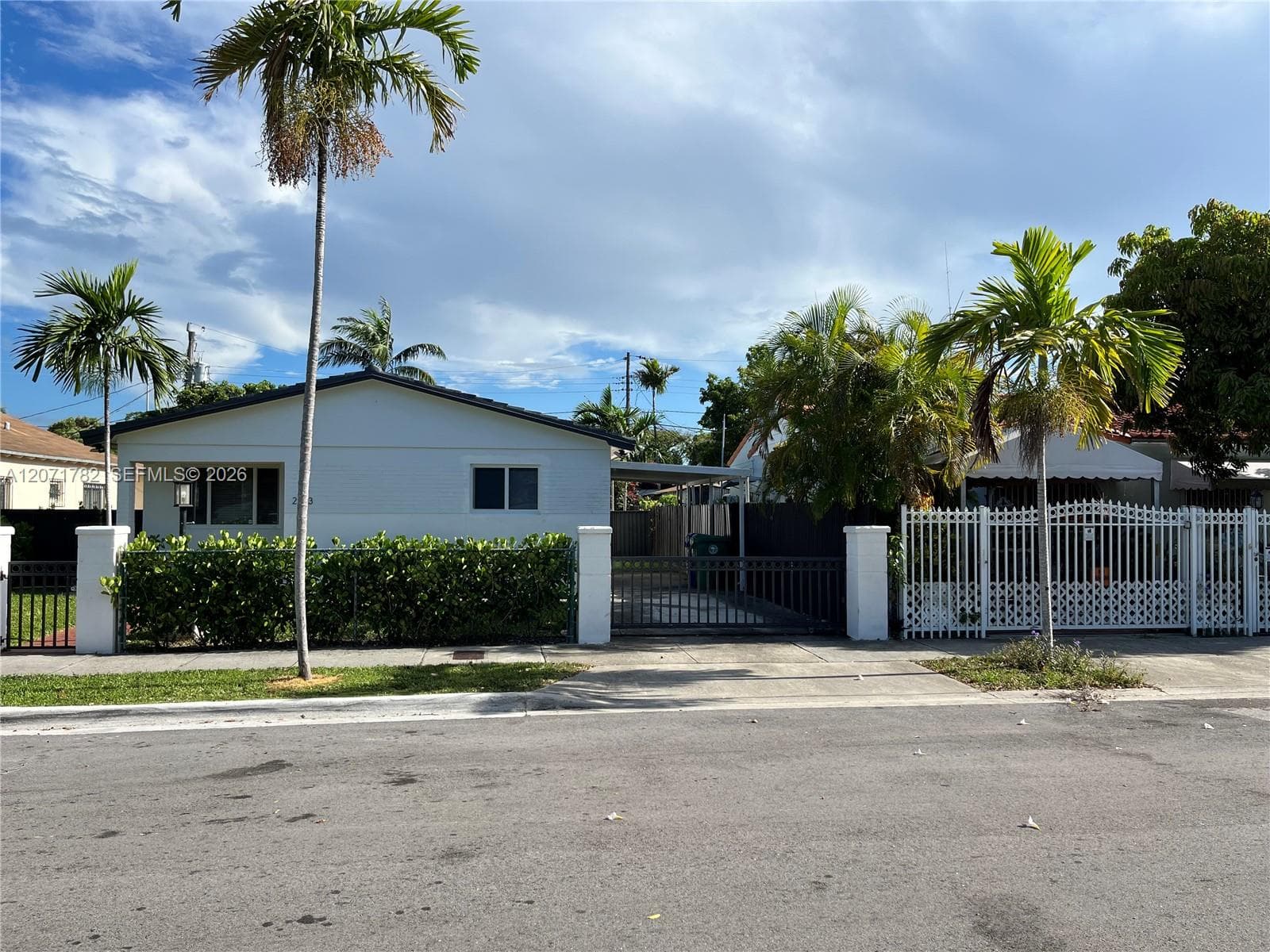 2353 SW 4th St, Miami, FL 33135 — zdjęcie 2