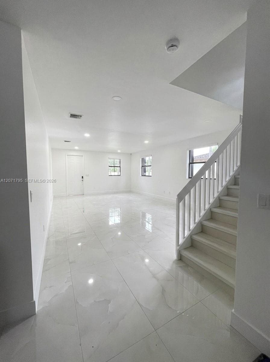 9260 W 35th Ln, Hialeah, FL 33018 — zdjęcie 3