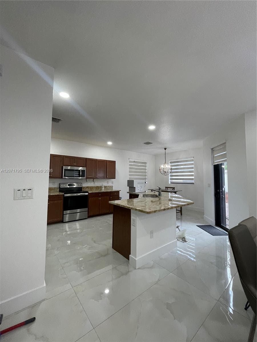 9260 W 35th Ln, Hialeah, FL 33018 — zdjęcie 4