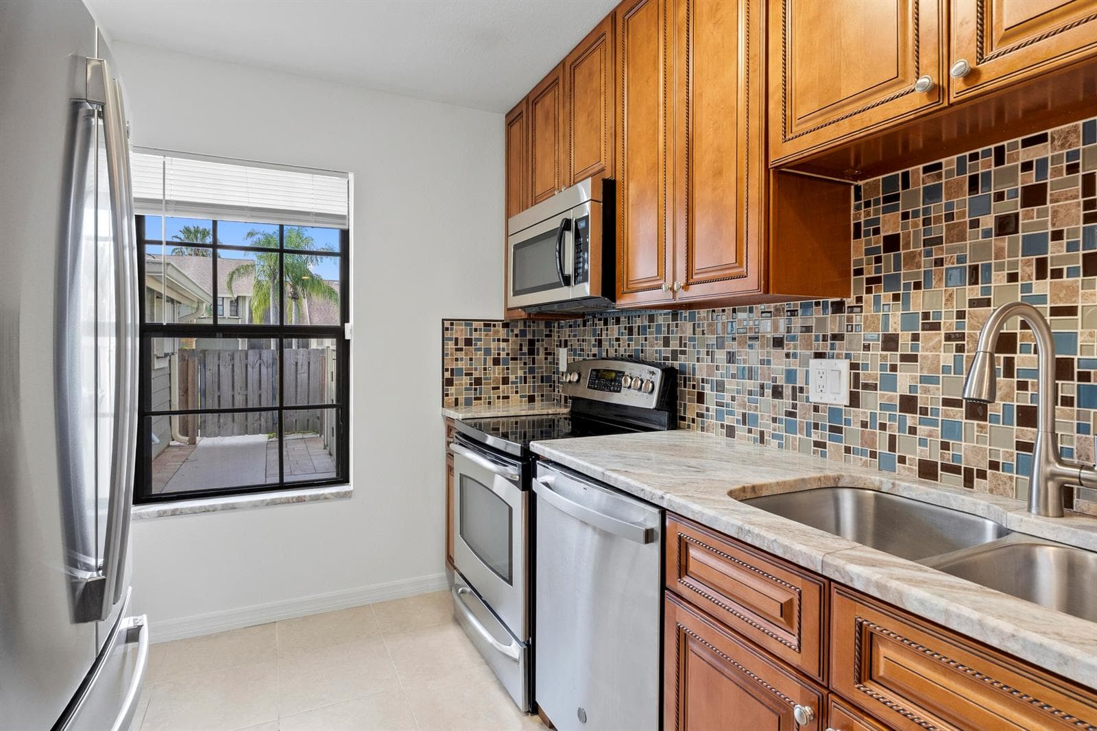 1431 SE BERWICK Court, Port St. Lucie, FL 34952 — zdjęcie 5