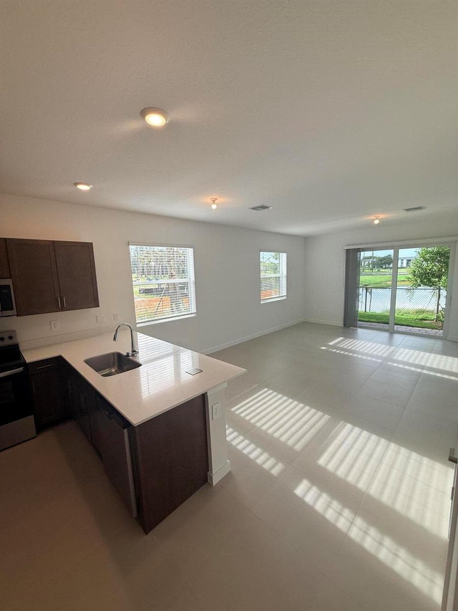 147 LAKESIDE LANDING Court, Royal Palm Beach, FL 33411 — zdjęcie 4