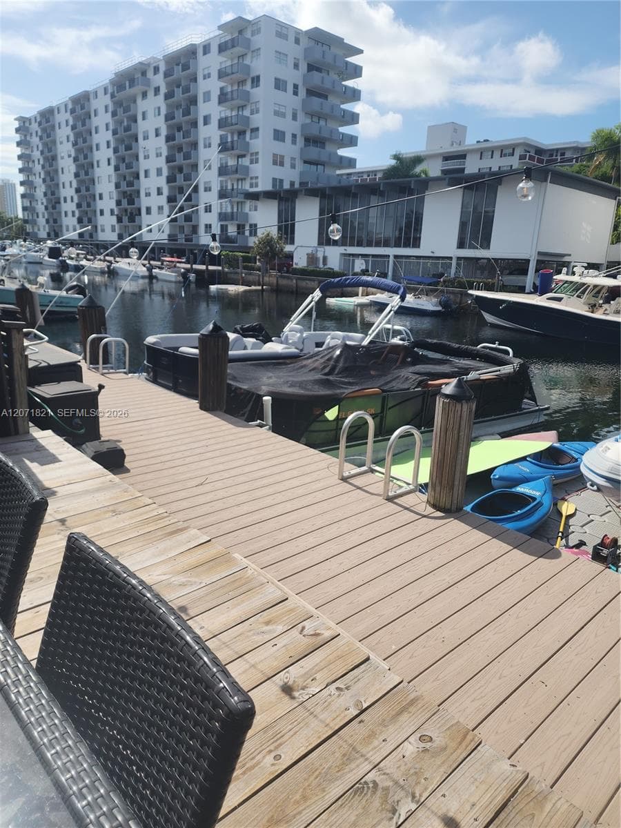 3600 NE 167th St # 19, North Miami Beach, FL 33160 — zdjęcie 2