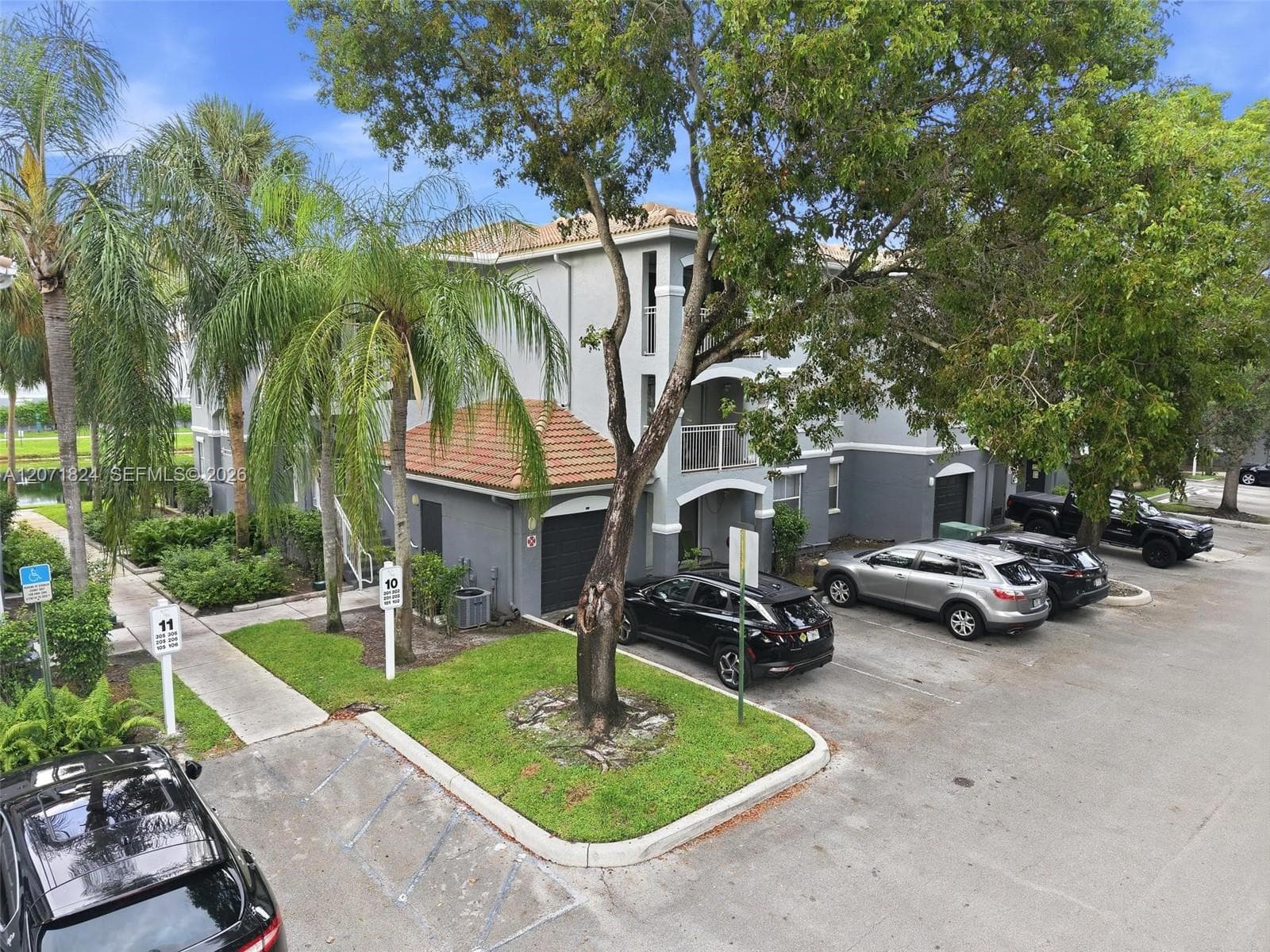 9615 NW 1st Ct # 302, Pembroke Pines, FL 33024 — zdjęcie 2