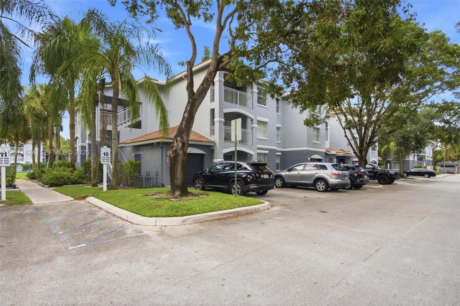 9615 NW 1st Ct # 302, Pembroke Pines, FL 33024
