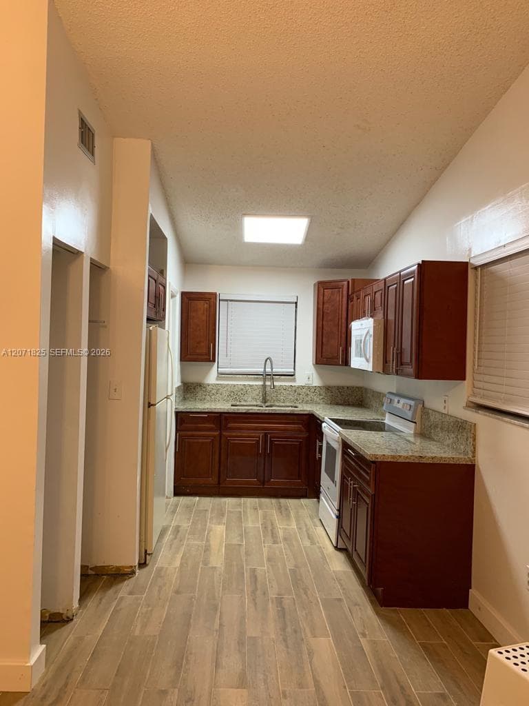 1008 SW 8th St # 1008, Hallandale Beach, FL 33009 — zdjęcie 3