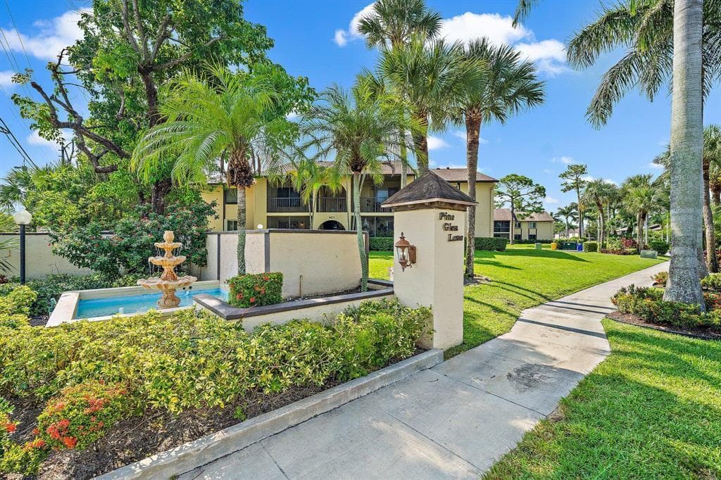 409 PINE GLEN Lane # A-1, FL 33463