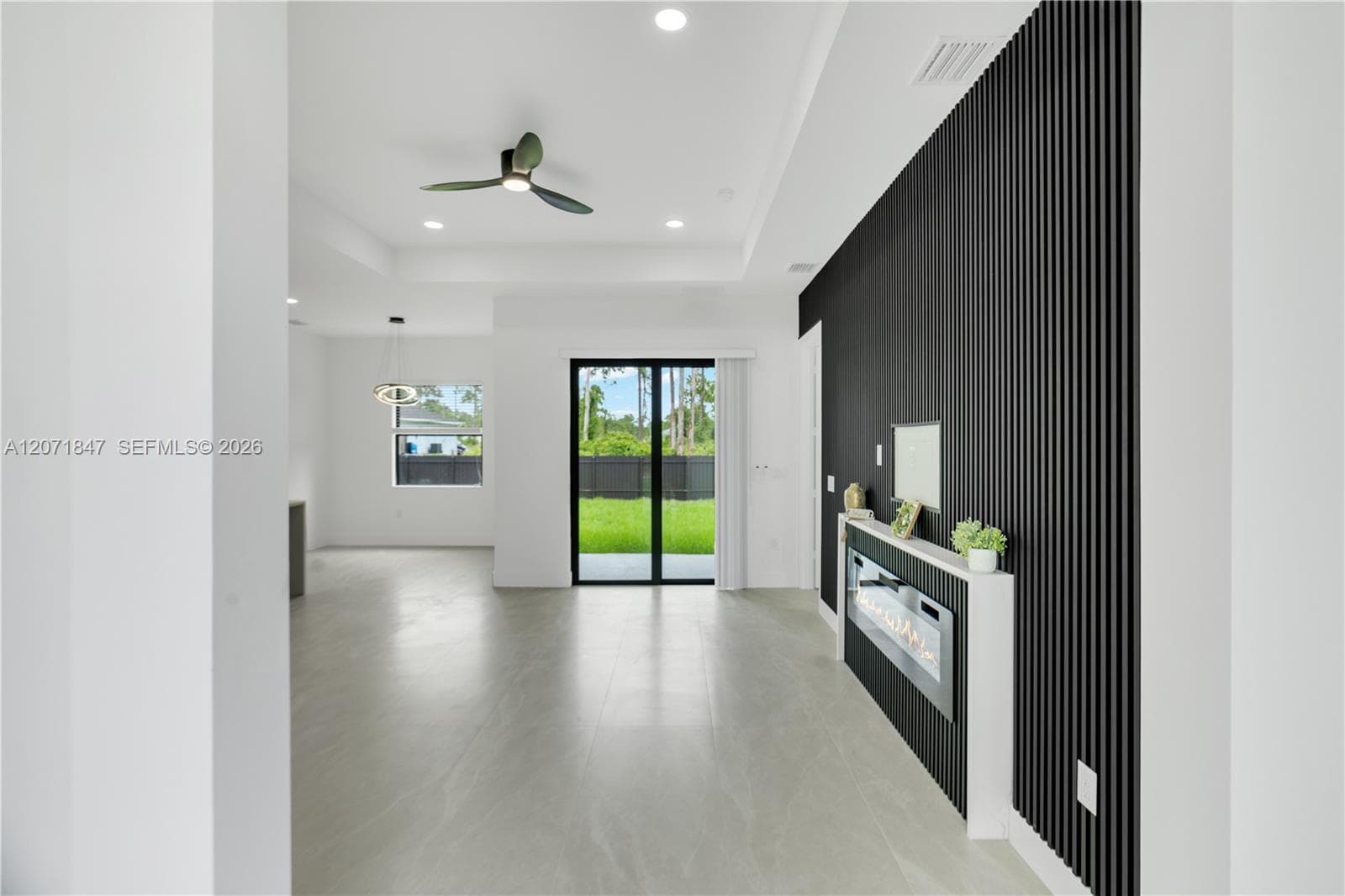 1047 Merry St, Lehigh Acres, FL 33974 — zdjęcie 3