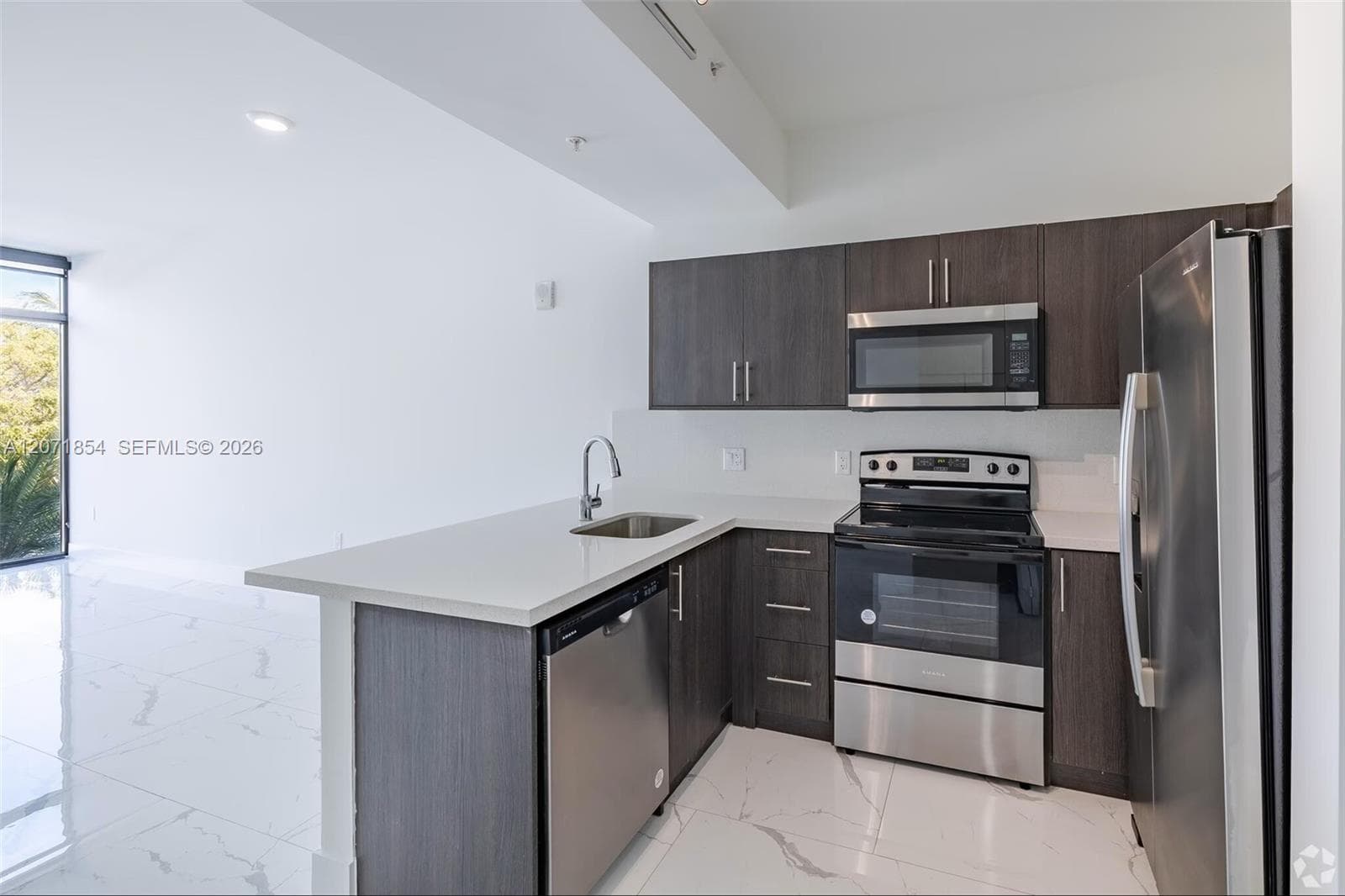 1 Curtiss Pkwy # 313, Miami Springs, FL 33166 — zdjęcie 2