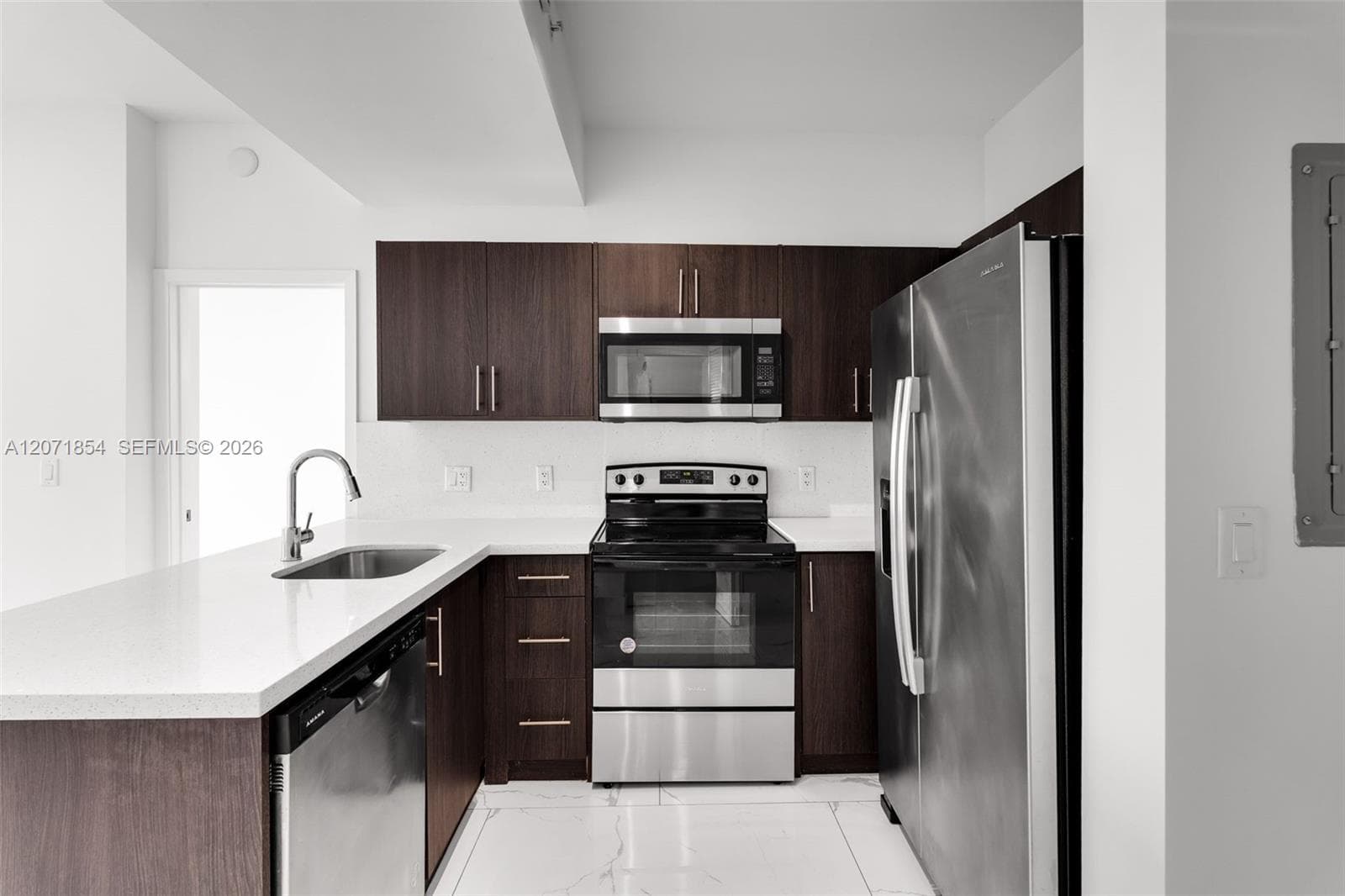 1 Curtiss Pkwy # 313, Miami Springs, FL 33166 — zdjęcie 3