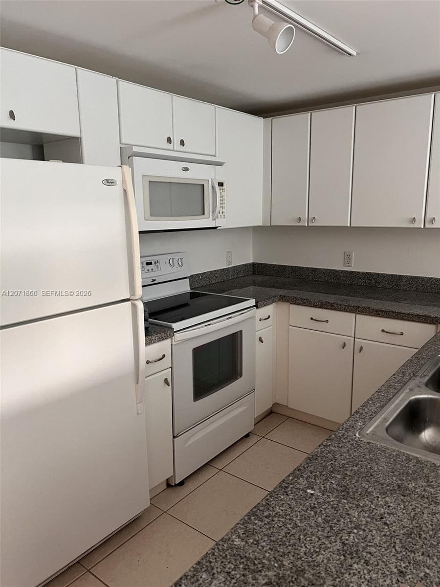 2740 SW 28th Ter # 206, Miami, FL 33133 — zdjęcie 3