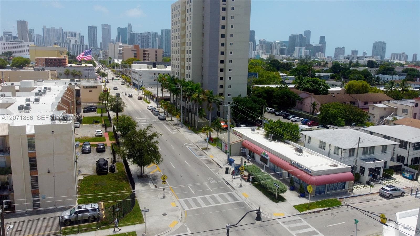 1058 SW 1st St, Miami, FL 33130 — zdjęcie 2