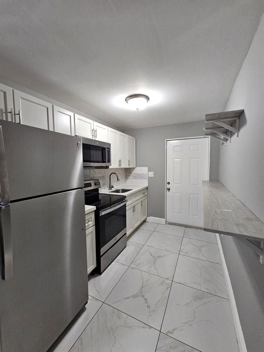 933 W 7th Street # A, Riviera Beach, FL 33404 — zdjęcie 4