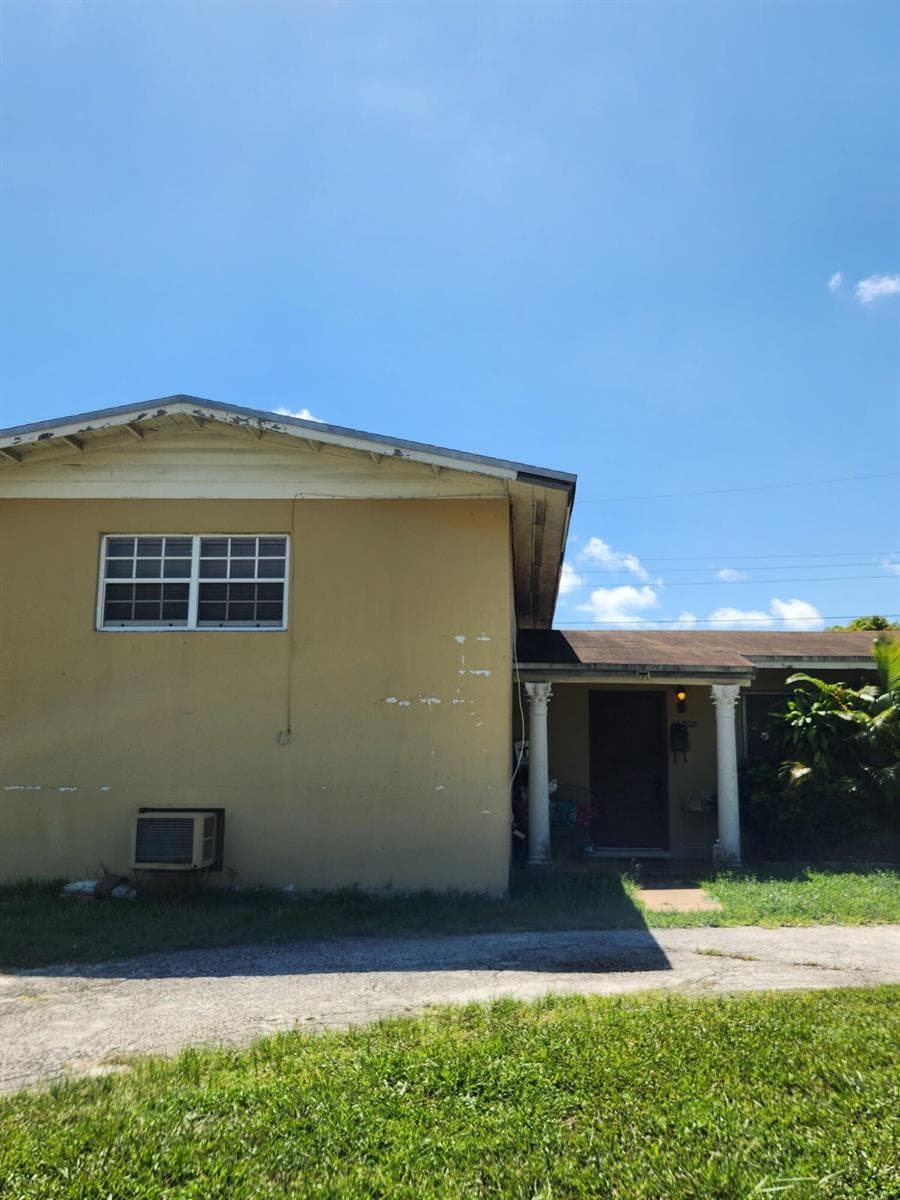 20300 NE 12TH Court, Miami, FL 33179 — zdjęcie 2