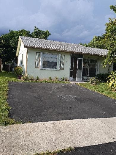 6761 NW 24TH Court, Margate, FL 33063 — zdjęcie 2