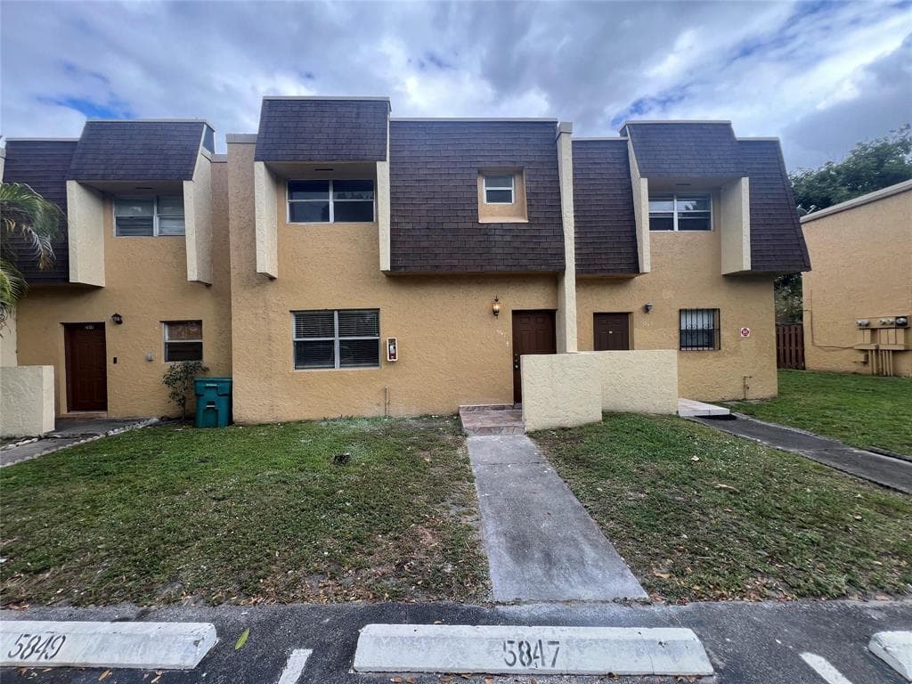 5847 BLUEBERRY Court # 85, Lauderhill, FL 33313