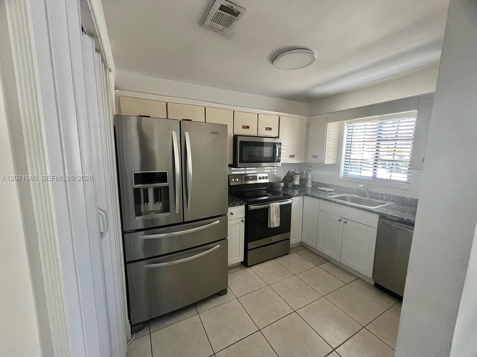 1133 NE 210th Ter, Miami, FL 33179 — zdjęcie 3