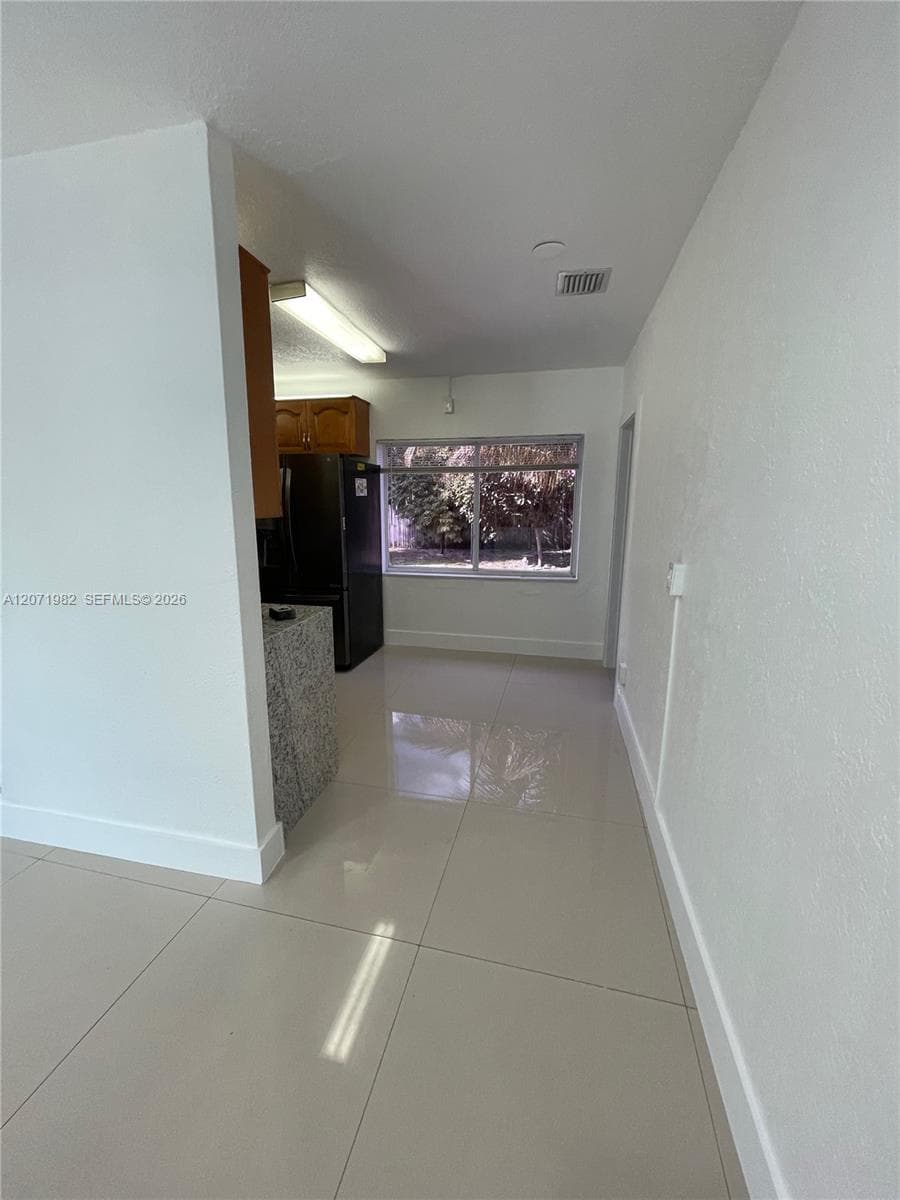 15760 NE 18th Ct, North Miami Beach, FL 33162 — zdjęcie 4
