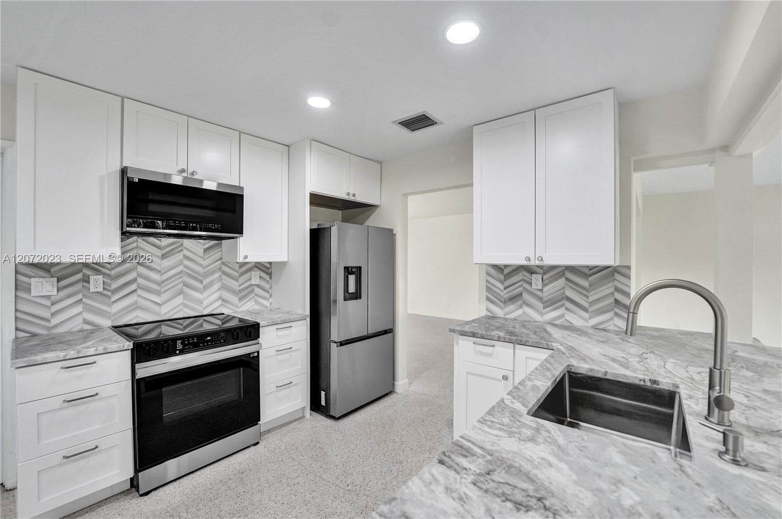 1524 NE 37th St, Oakland Park, FL 33334 — zdjęcie 2