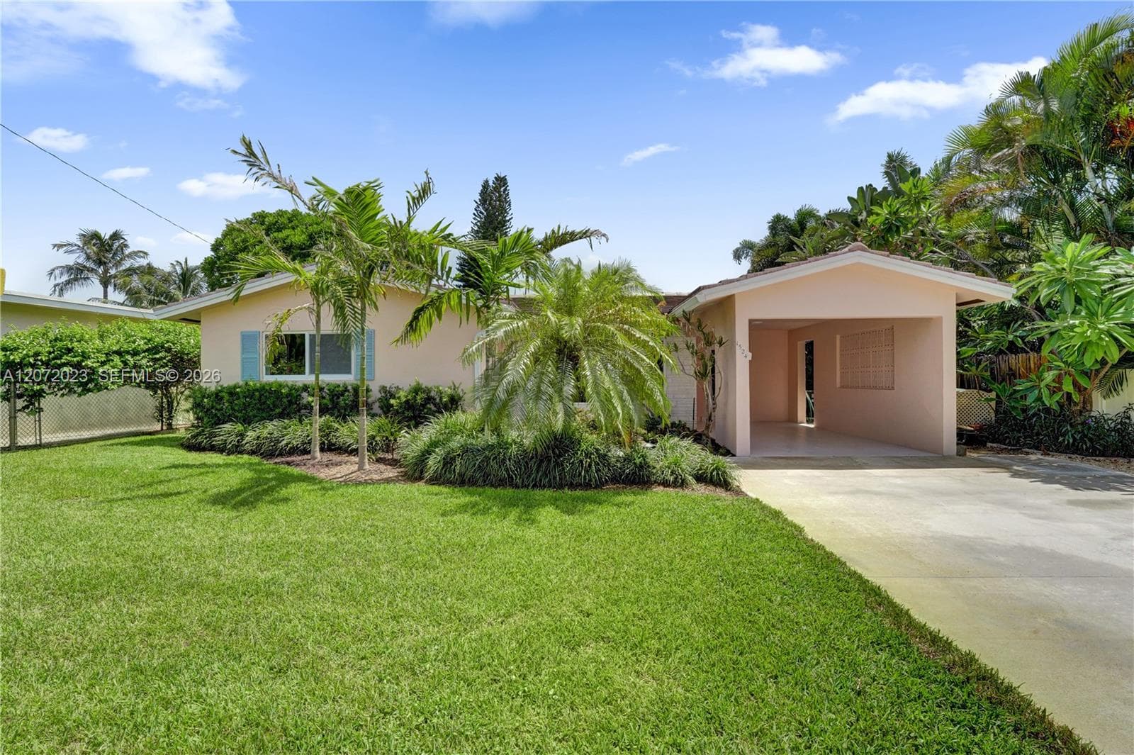 1524 NE 37th St, Oakland Park, FL 33334