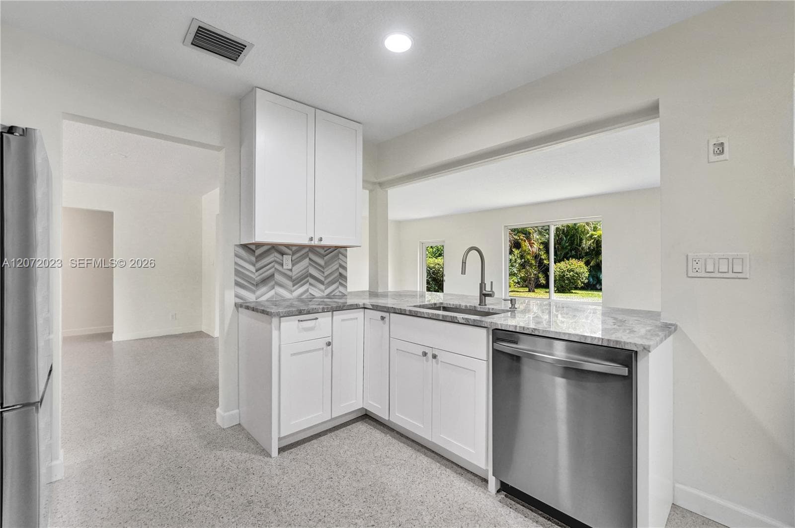 1524 NE 37th St, Oakland Park, FL 33334 — zdjęcie 4