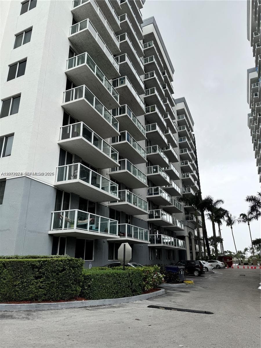 5091 NW 7th St # 615, Miami, FL 33126 — zdjęcie 2