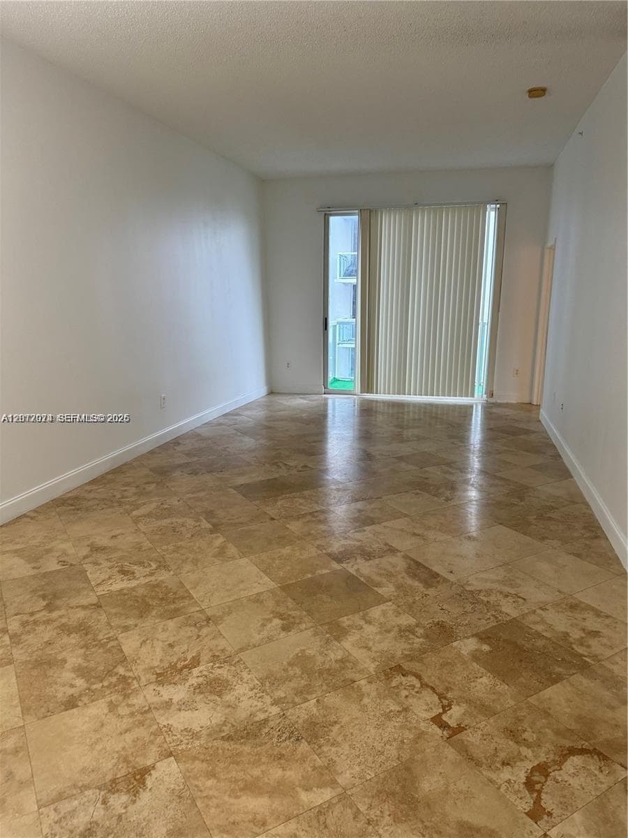 5091 NW 7th St # 615, Miami, FL 33126 — zdjęcie 5